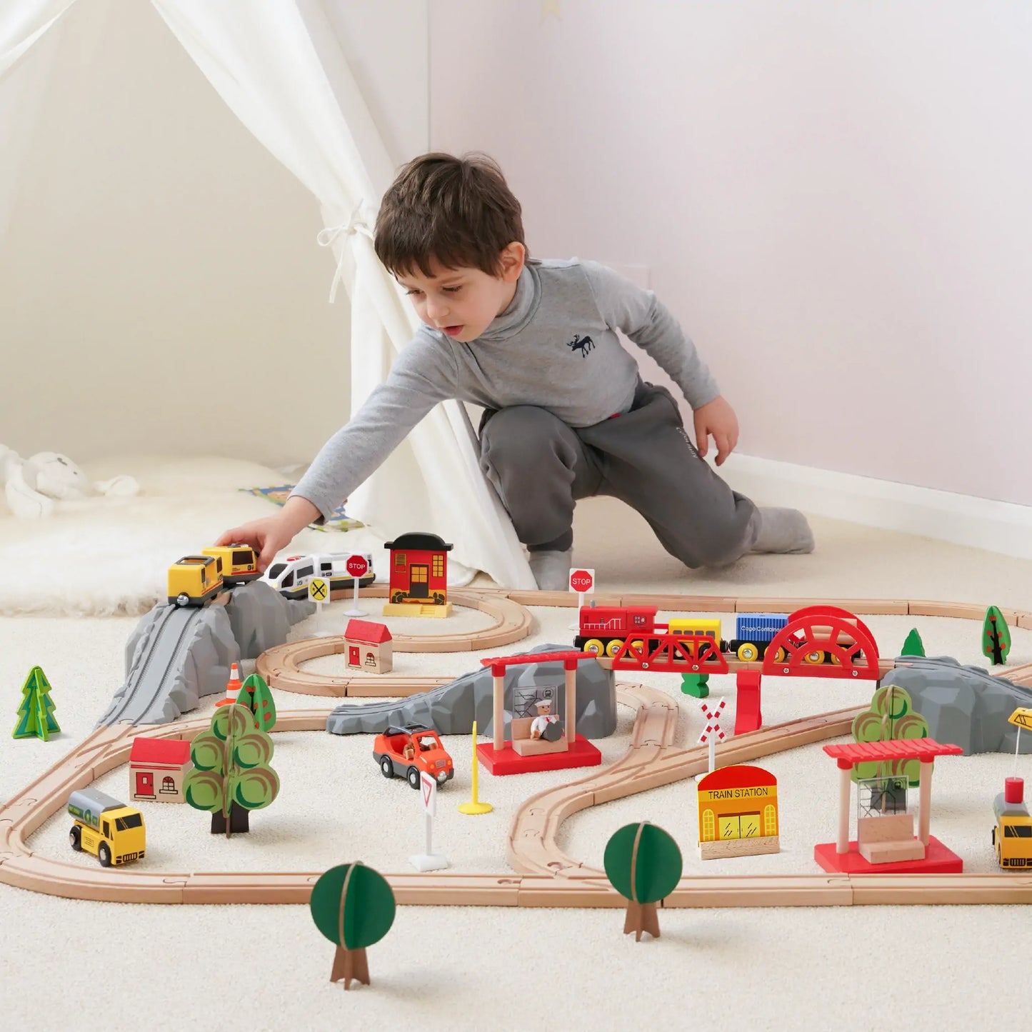Smooth eco-friendly wooden pieces safe for toddlers' hands